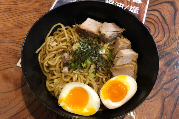 「シンプル油そば(大)700円+角切りチャーシュー100円」@歩家の写真