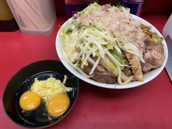 「大豚ねぎ汁なし、マヨたく、生卵×2」@ラーメン二郎 中山駅前店の写真