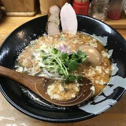 鰹干鶏白湯（￥880）+煮玉子（￥100）