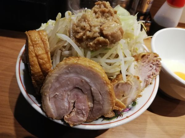 「小ラーメン(900円)＋チョイ豚増し＋生卵」@麺処 ほん田 東十条店の写真