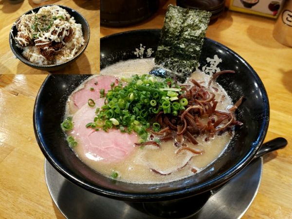 「豚骨ラーメン塩麹唐揚げ丼1100円………実質100円」@博多一瑞亭 三田店の写真