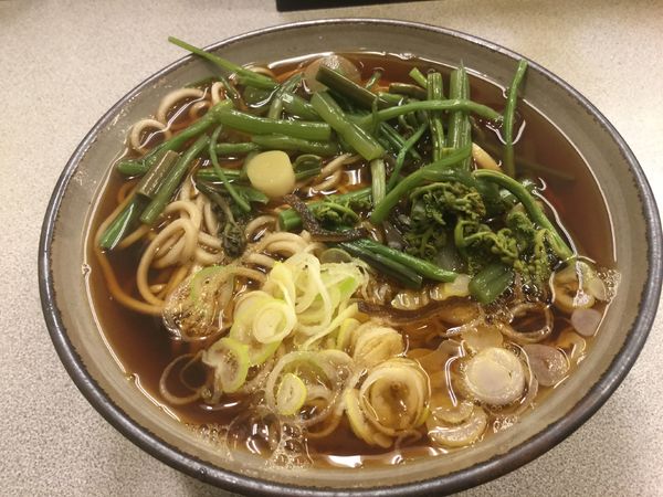 「山菜そば(¥370)」@そば処 かめや 神田西口店の写真