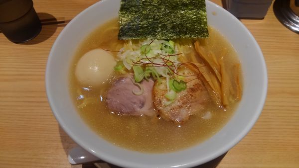 「とんしお大盛り味玉のせ」@麺屋 辰巳の写真