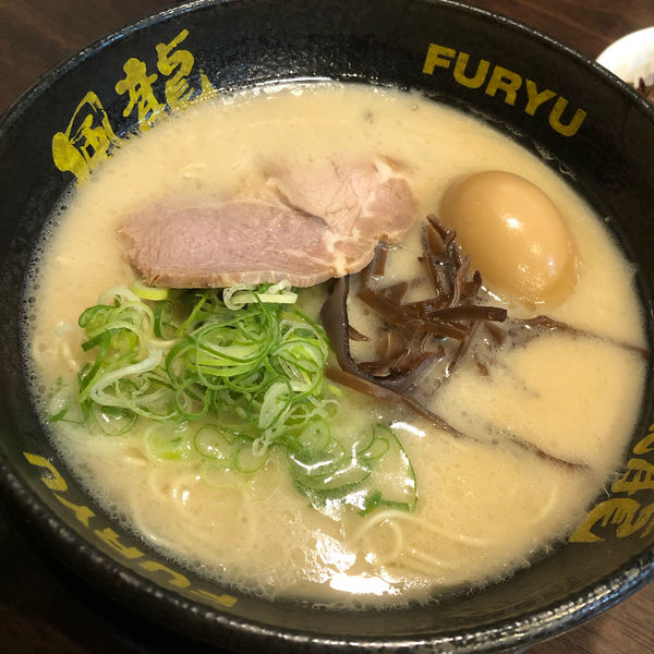 「半熟玉子らーめん　750円」@とんこつラーメン 博多風龍 大宮東口駅前店の写真