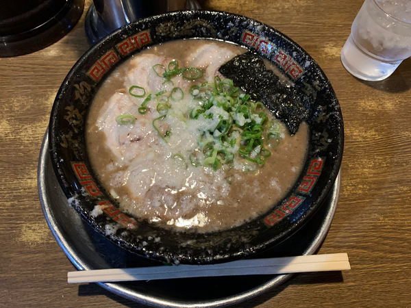 「とんこつラーメン」@無鉄砲 大阪店の写真