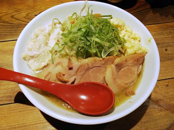 「【限定】瑶二郎汁ありver＋チョイ豚増し　1000＋200円」@麺屋 翔 西新宿本店の写真