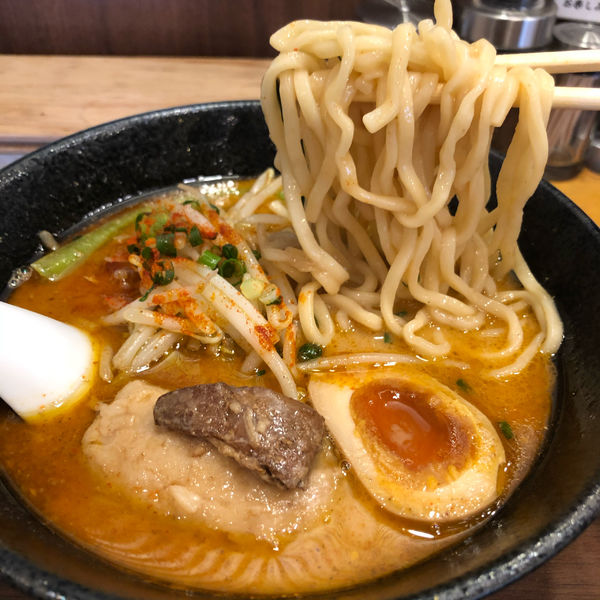 「シビカラ味玉ラーメン」@極上 MISO BROWNの写真