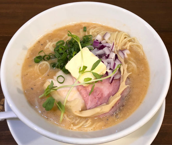 「【限定 】鮭白湯らぁ麺バター風味　900」@らぁ麺しろの写真
