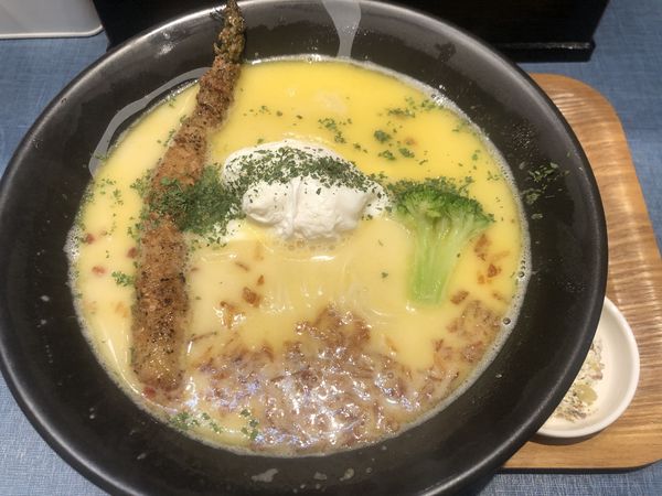 「鶏白湯そば+ガーリックバター（890+100円）」@麺巧 潮の写真