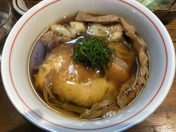 「ワンタン醤油ラーメン（1050円）」@ラーメン屋 トイ・ボックスの写真