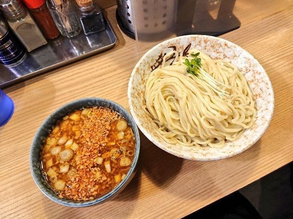 「【限定】カレーなアブラ煮干そば（つけ麺、麺中盛り）」@煮干そば 流。の写真