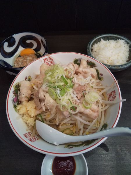 「スタミナラーメン950円(無料トッピング全部)納豆100円」@メンショップ アキラの写真