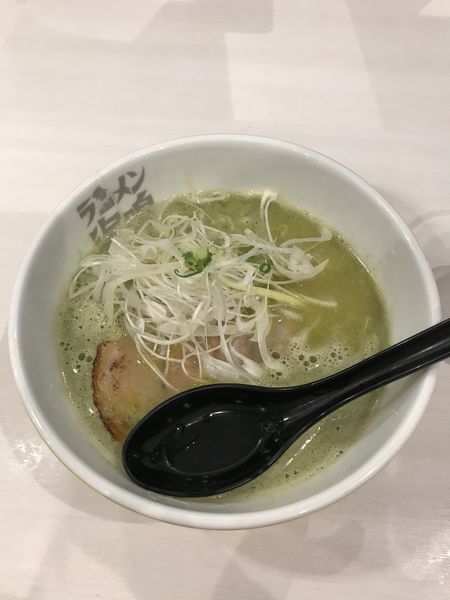 「ラーメンジェノバ」@ラーメン海鳴 福岡空港店の写真