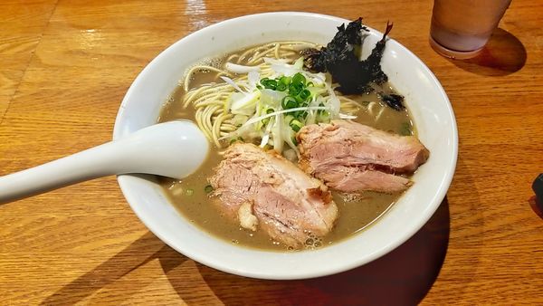 「濃厚煮干そば+混ぜ玉」@中村屋総本山の写真