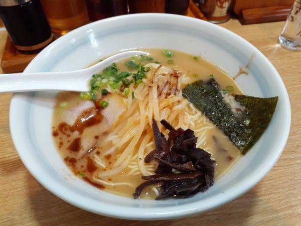 「豚骨醤油ラーメン、替玉２玉」@らーめん光醤の写真