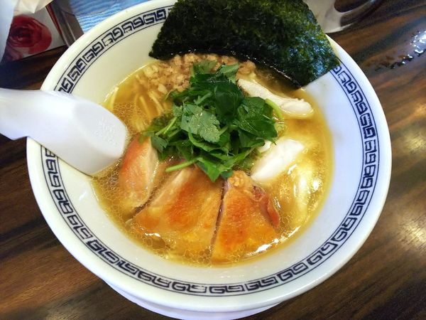 「【限定】ウスバハギとヒラガニのらーめん（塩）　1300円」@稲荷屋の写真