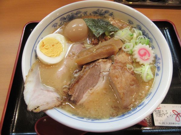 「特製みそらーめん（１０５０円）＋黒豚チャーハン４５０円」@佐貫大勝軒ゆうの写真