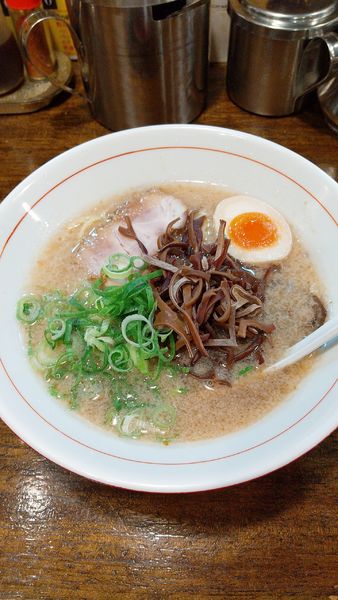 「東京とんこつらーめん」@九州とんこつラーメン メロディー 大宮店の写真
