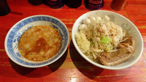 「小つけ麺 エビ味（950円）あつもり＋うずら　ニンニクアブラ」@ラーメン二郎 会津若松駅前店の写真