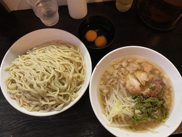 「禁断のトク　大つけ麺、あおさ、生卵×2」@豚星。の写真