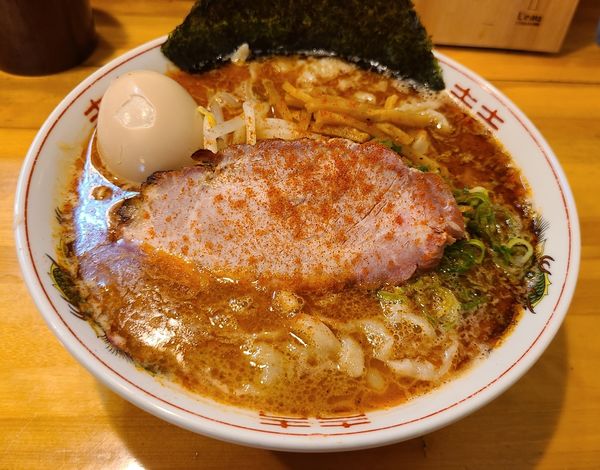 「辛いらぁめん¥880+味玉¥120」@なるめんの写真