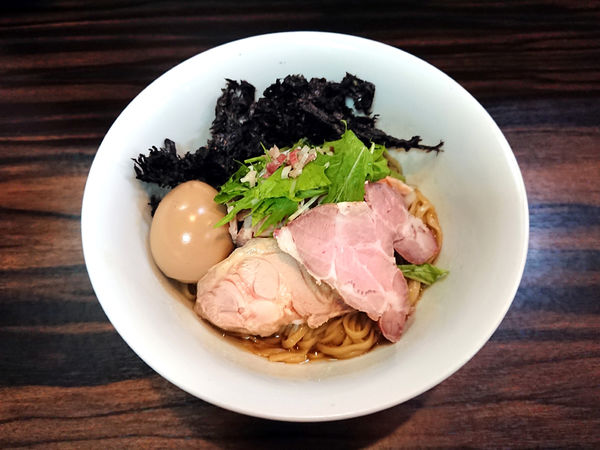 「限定 ホロホロ鳥まぜそば+肉増し+岩海苔」@中華そば 梟の写真