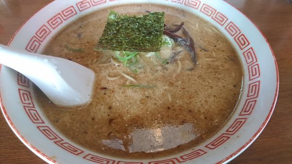 「豚骨醤油ラーメン、替え玉」@十七代目 哲麺 小平店の写真