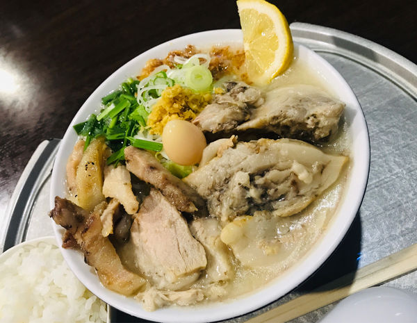 「【限定】豚トロガーリック塩＋豚トロ塩チャーシューマシ＋ジンジャー」@らー神 心温の写真