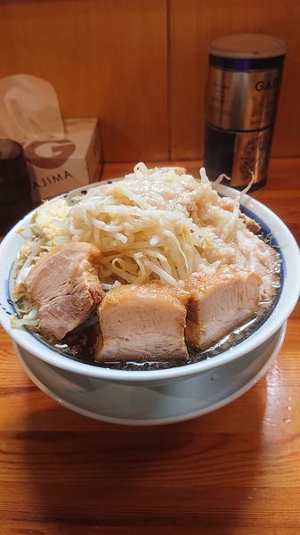「チャーシュー麺大盛  野菜  ニンニク  油」@連の写真