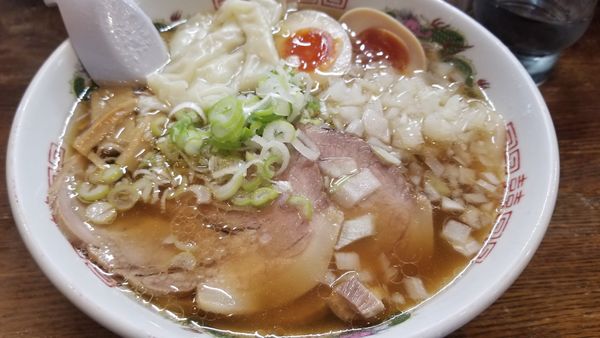 「お得！全部乗せ　醤油」@らあめん 寸八 総本店の写真