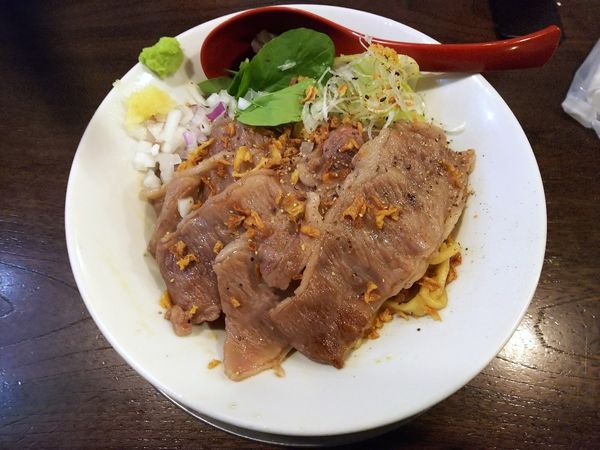「宮崎牛の脂そば＋宮崎牛三角バラ肉増し　750＋α円」@立ち呑み居酒屋 金町製麺の写真