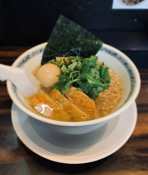 「【限定】ウスバハギとヒラガニのらーめん（￥1300）」@稲荷屋の写真