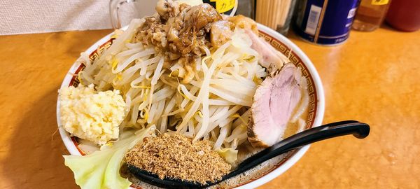 「ラーメン(麺増し300、ｱﾌﾞﾗ有り、カツオ粉)」@豪快なラーメン店 ポークジャンキーの写真