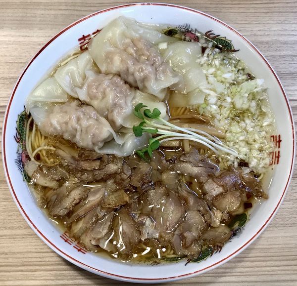 「白醤油ワンタン ＋ 替玉 極細バリカタ麺」@くじら食堂bazar 三鷹店の写真