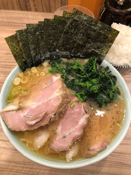 「中盛り　チャーシュー、海苔、ライス」@ラーメン 清水家の写真
