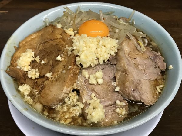 「小豚麺かため＋1UP＋W生卵＋黒烏龍茶」@らーめん玄の写真