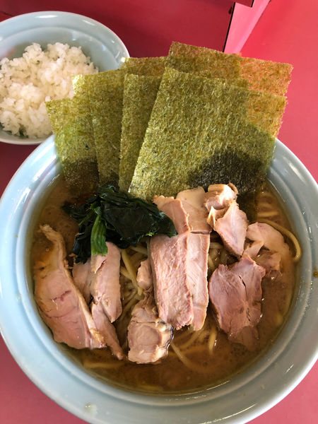 「チャーシュー麺大盛り　海苔　ライス」@沼津家の写真