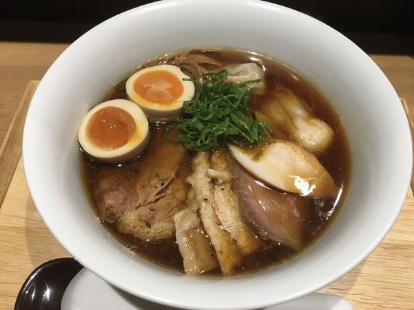 「特製醤油らぁ麺」@らぁ麺や 嶋の写真