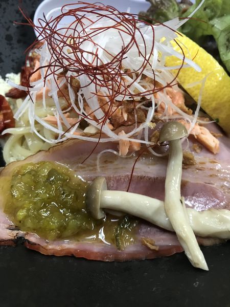 「【限定】秋鮭は飲み物です」@中華そば よしかわの写真