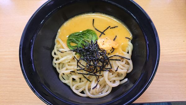 「（期間限定）濃厚うにまぜそば　３８０円＋消費税」@スシロー 環七青井店の写真