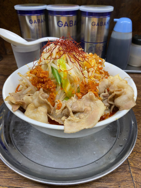 「限定レッドデビルズ　ニンニクヤサイ」@麺でる 南大沢店の写真