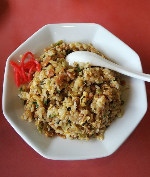 「台湾ラーメン＋高菜炒飯＝750円のセット」@中国料理 中華楼の写真