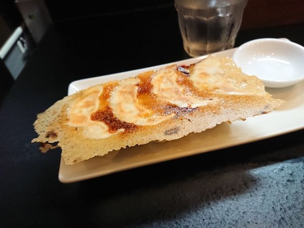 「大ぶり吟餃子　400円」@吟の写真