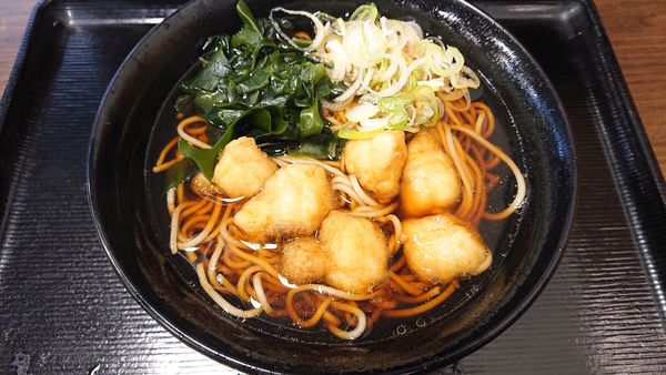 「(期間限定)天然輪島ふぐそば唐揚げそば 720円」@名代 富士そば 柏店の写真