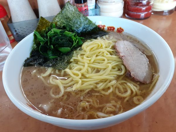 「ラーメン、大盛」@横浜ラーメン 町田家 新百合ヶ丘店の写真