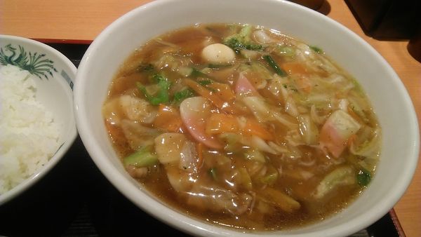 「五目あんかけラーメン 630円＋半ライス 120円」@日高屋 春日駅前店の写真