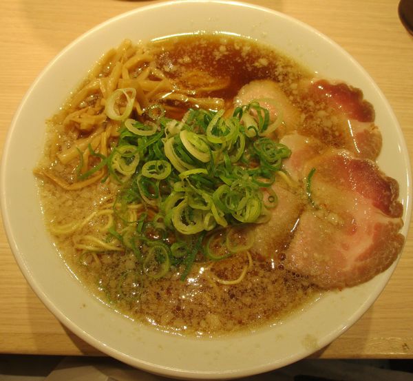 「京都熟成醤油ラーメン 500円※オープン記念価格」@京都ラーメン 森井 明大前店の写真