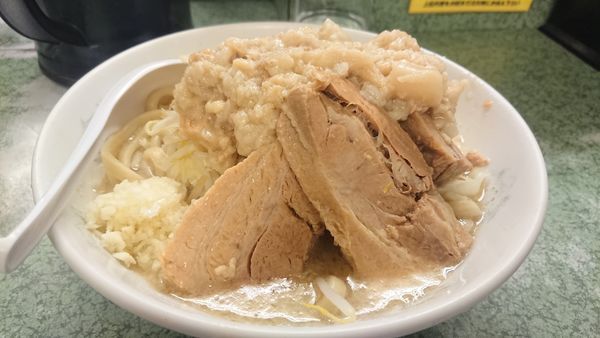 「ぶた入りラーメン(1000円)ニンニク背あぶら固まり」@ラーメン二郎 新宿小滝橋通り店の写真