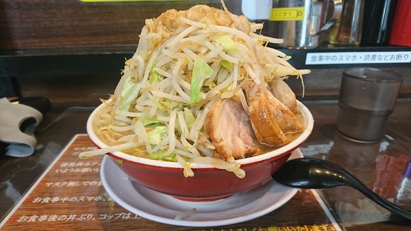 「中らーめん野菜マシチャーシュー3枚アブラちょいマシ」@らーめん男盛の写真