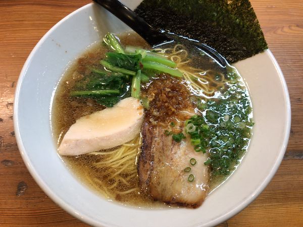 「香味鶏だし醬油らーめん」@三代目麺処 「まるは」極 船橋店の写真